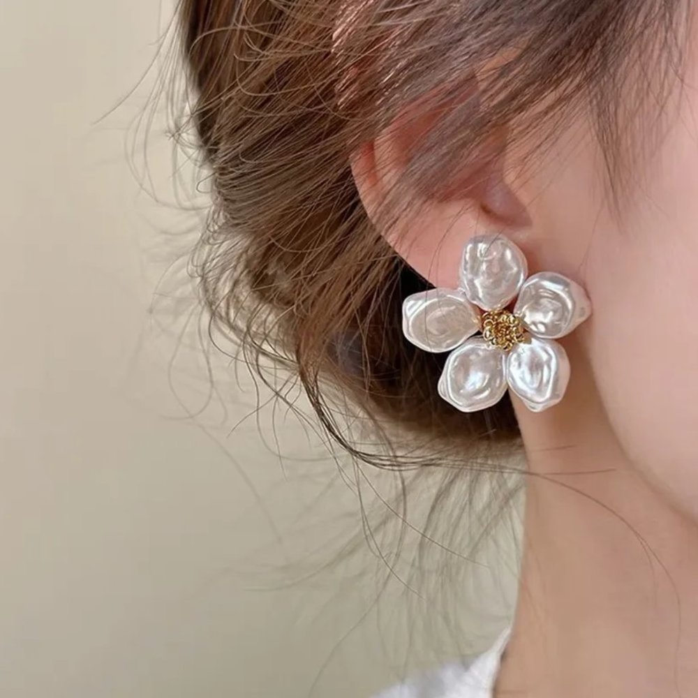 Baroque Pearl Flower Pearlcore Floral Stud Earrings NEW